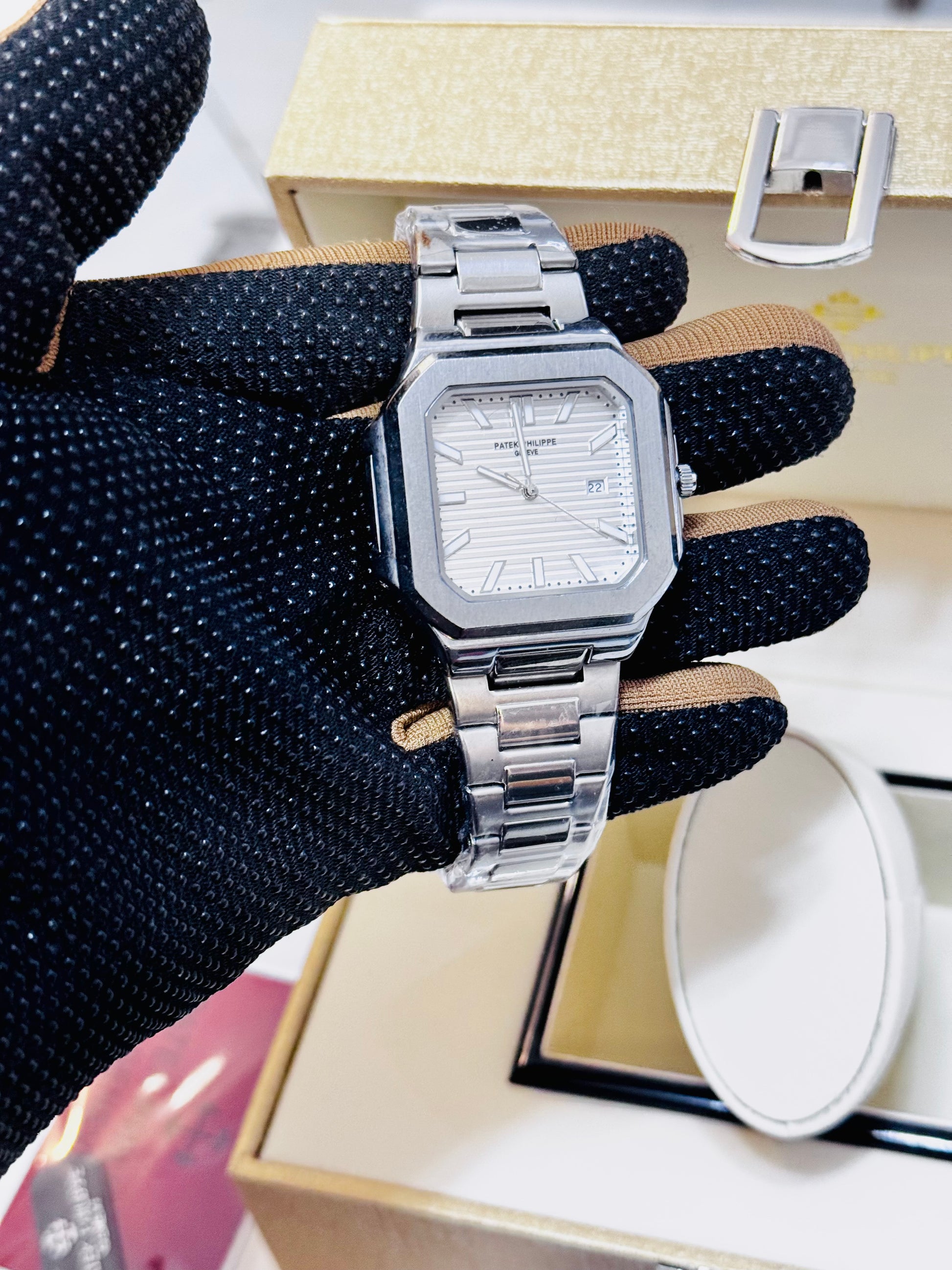 PATEK PHILIPPE CUBITUS CHAMPAGNE DIAL DISPONIBLE DOUALA