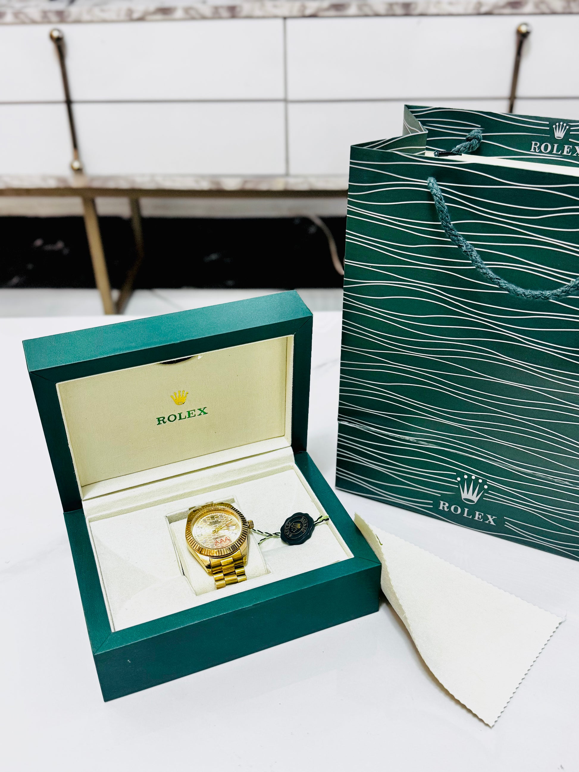 Rolex oyster perpetual land dweler
