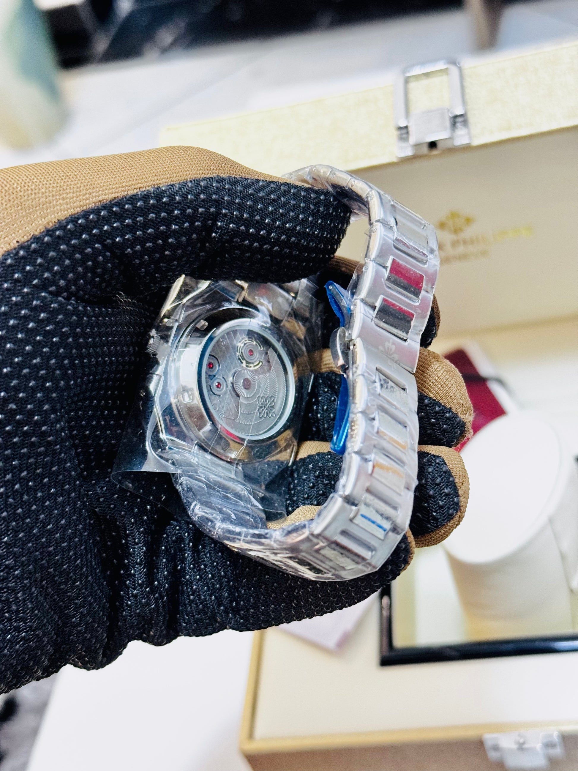 MONTRE PATEK PHILIPPE CUBITUS CADRAN MARRON FONCÉ DISPONIBLE DOUALA