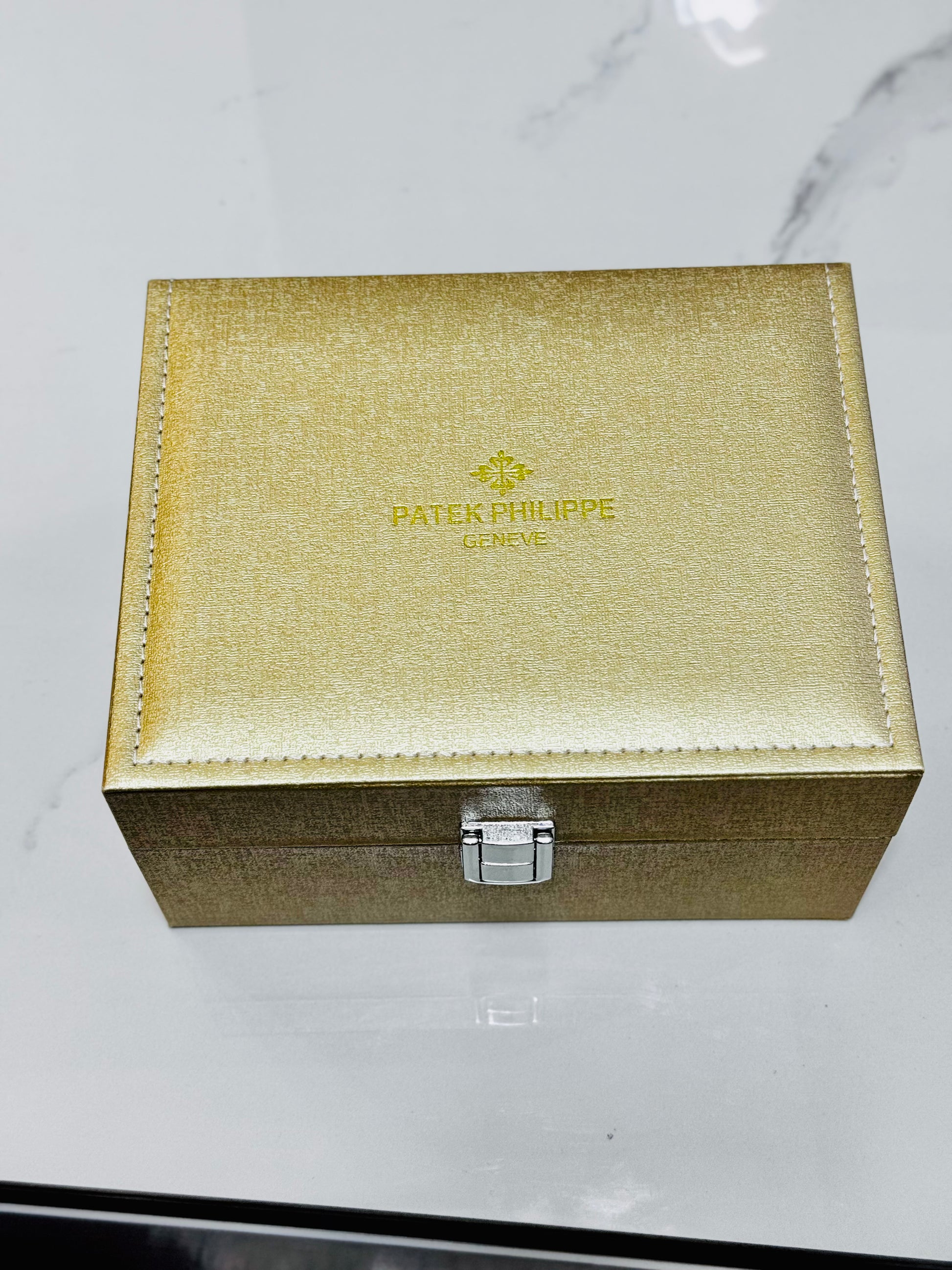 PATEK PHILIPPE CUBITUS  DISPONIBLE DOUALA