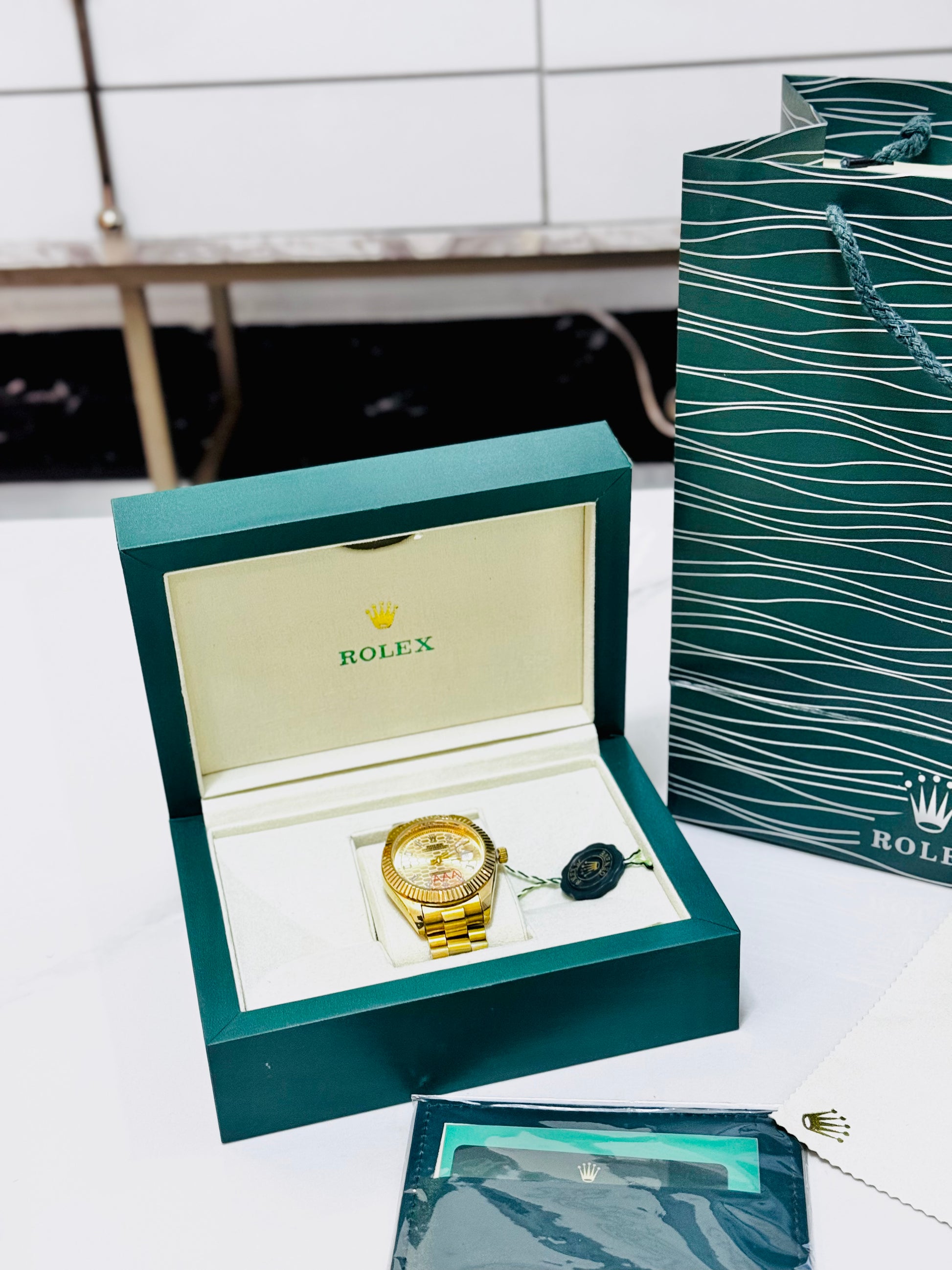 Rolex oyster perpetual land dweler