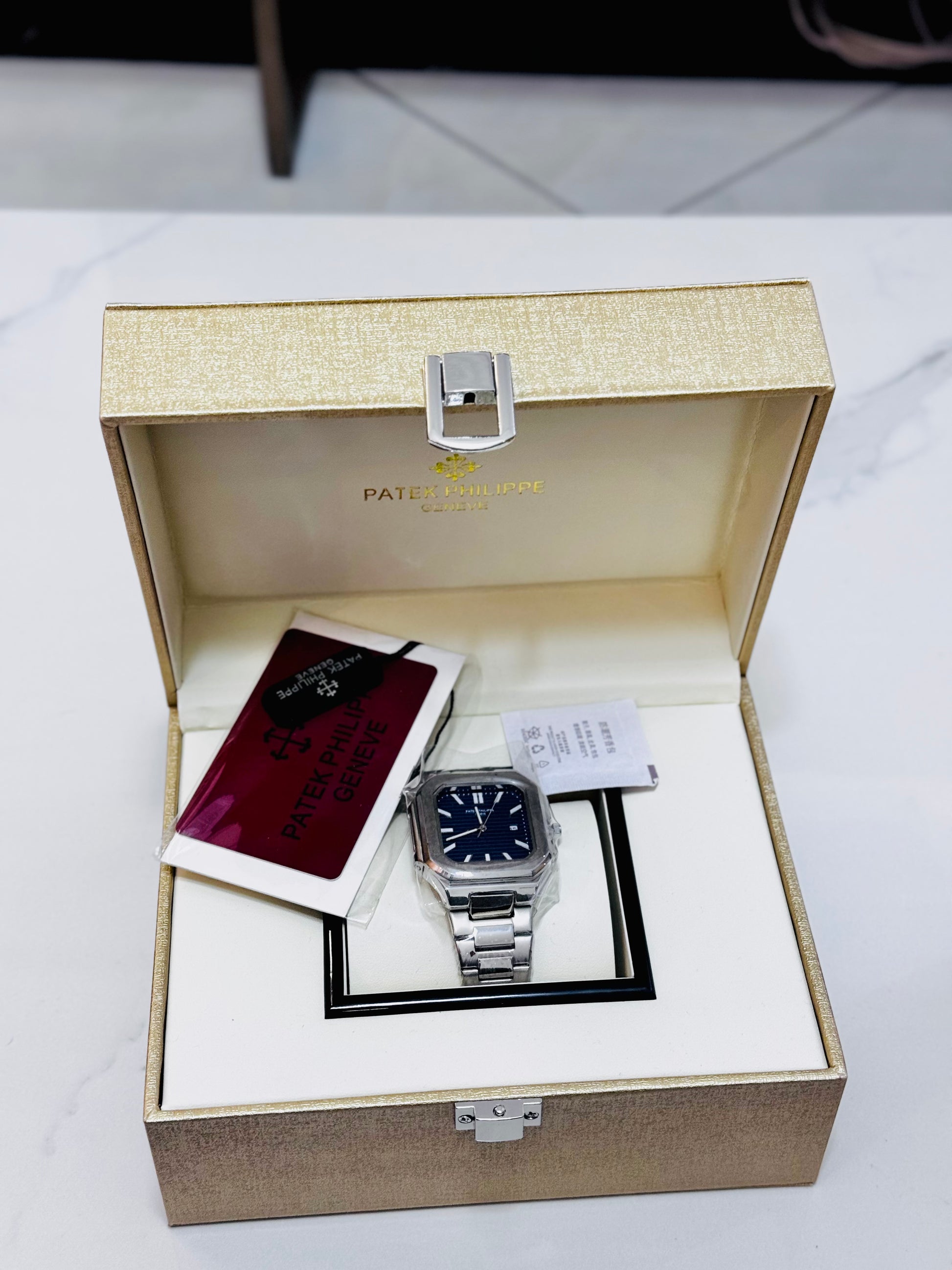 PATEK PHILIPPE CUBITUS  DISPONIBLE DOUALA
