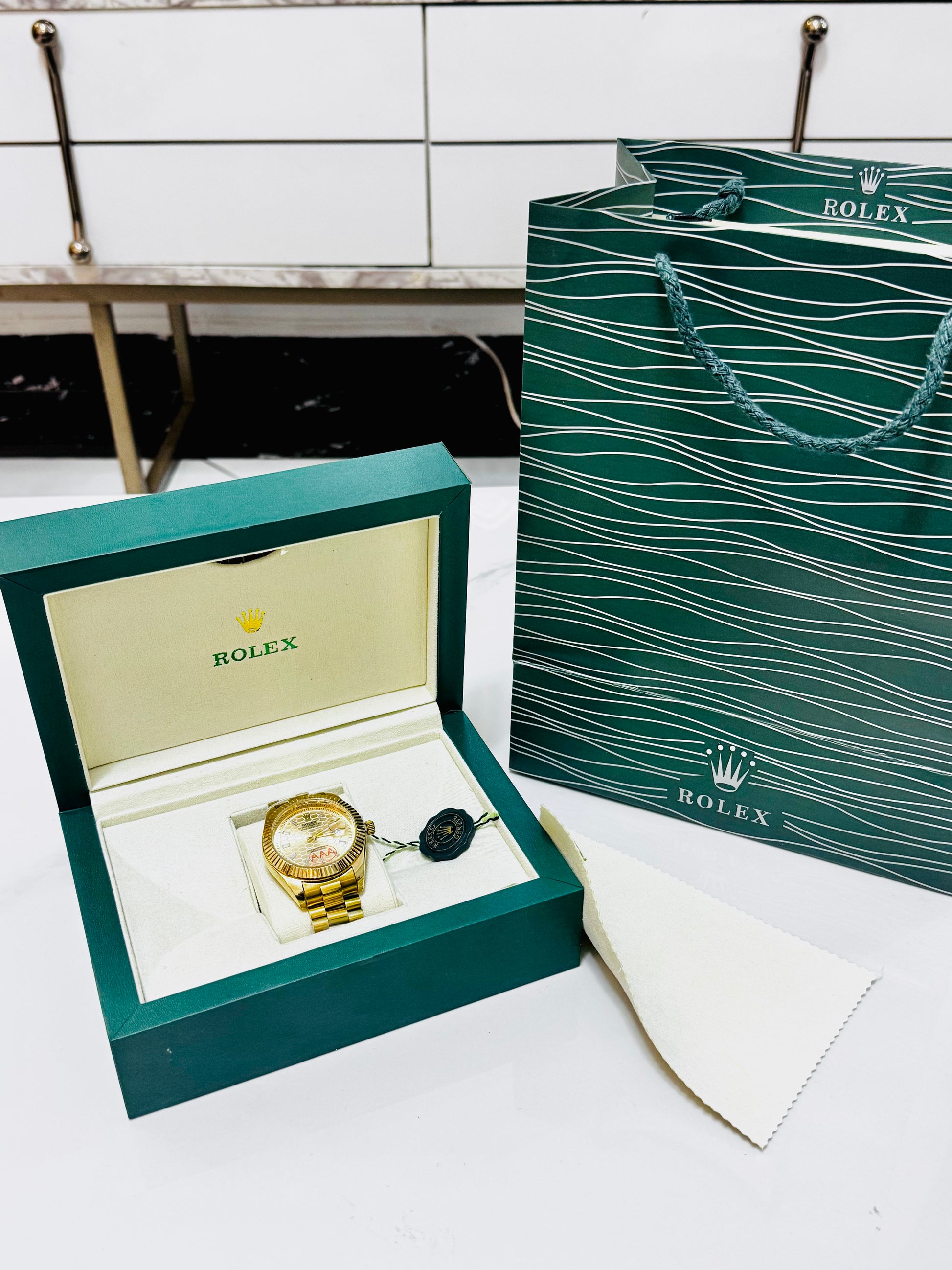 Rolex oyster perpetual land dweler