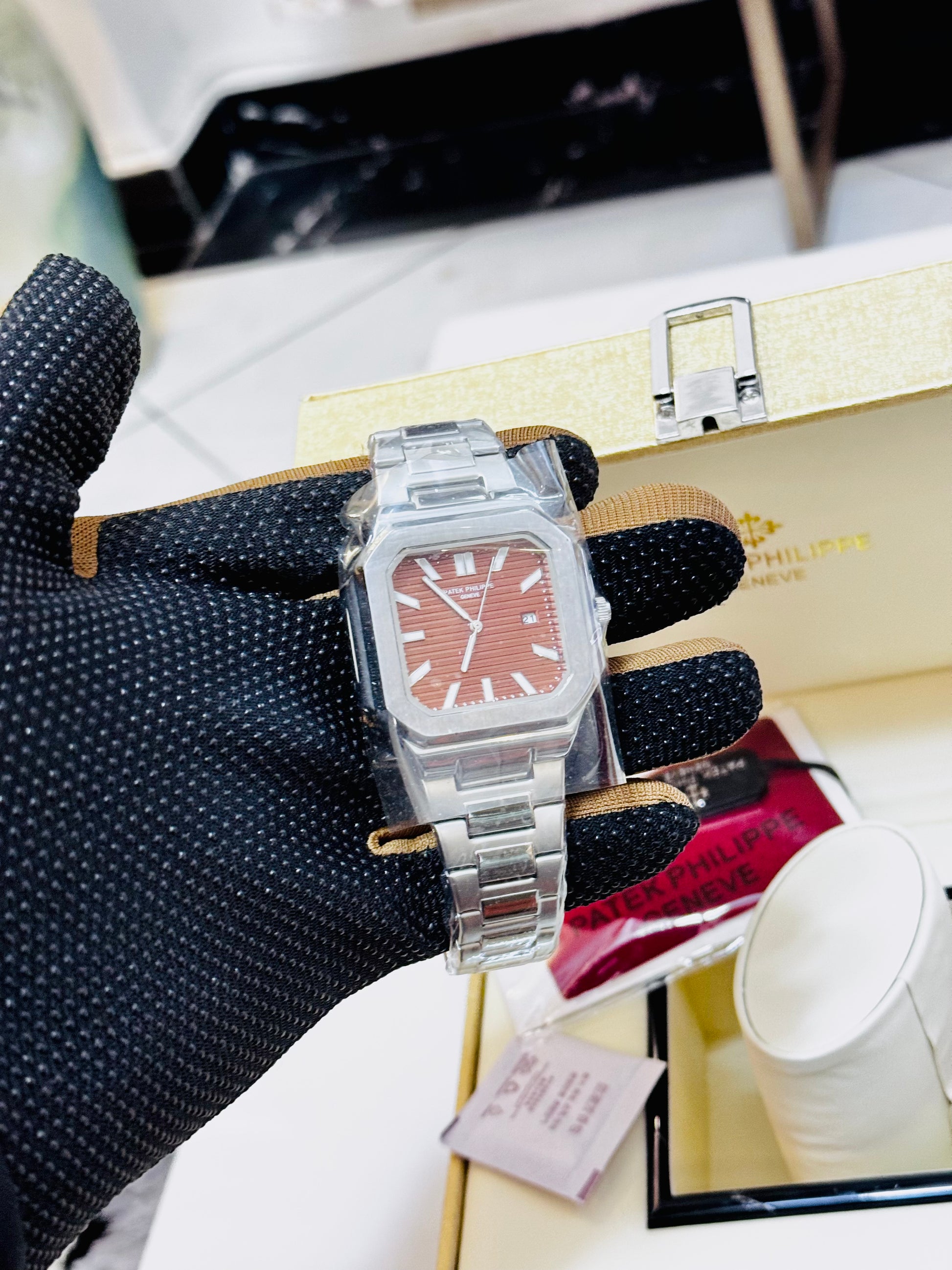 MONTRE PATEK PHILIPPE CUBITUS CADRAN MARRON FONCÉ DISPONIBLE DOUALA